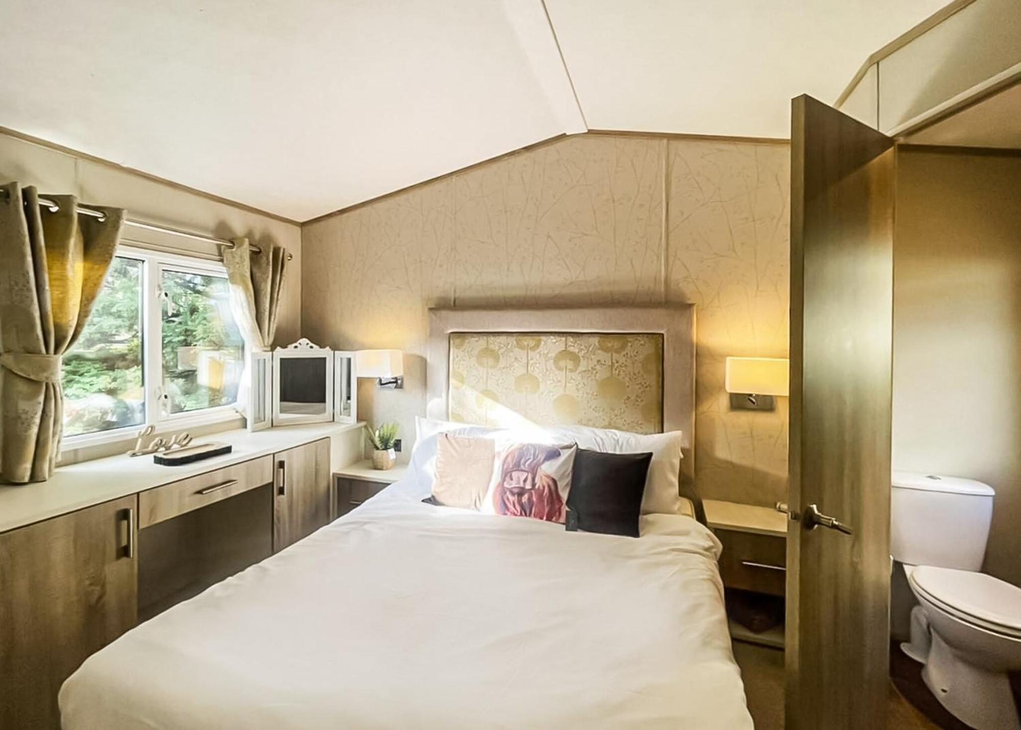 Percy Wood Country Park Hotel Swarland Room photo